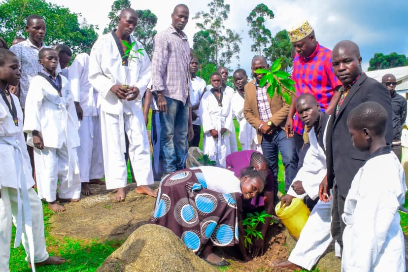 Encouraging Women to Plant Trees at Koyonzo